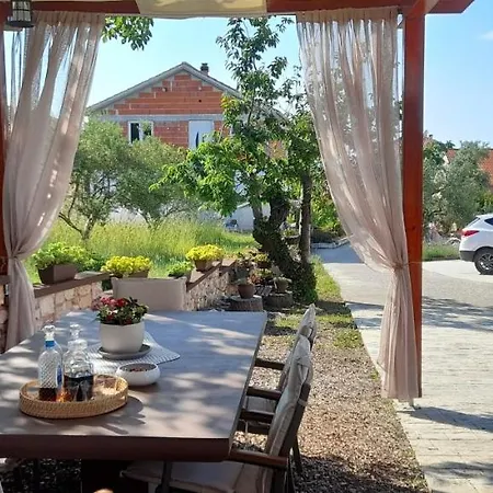 Little Dream Daire *